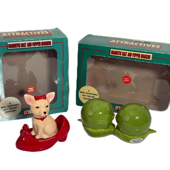 Lot 2 Attractives Magnetic Salt Pepper Shakers Chihuahua in Shoe - Peas in a Pod - Picture 1 of 11